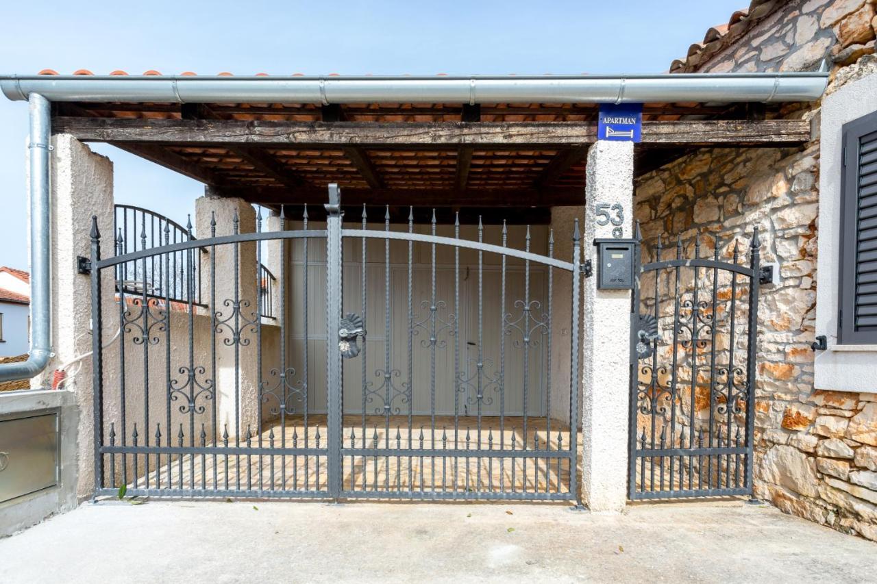 Lilo Lavender Apartment Loborika Екстериор снимка